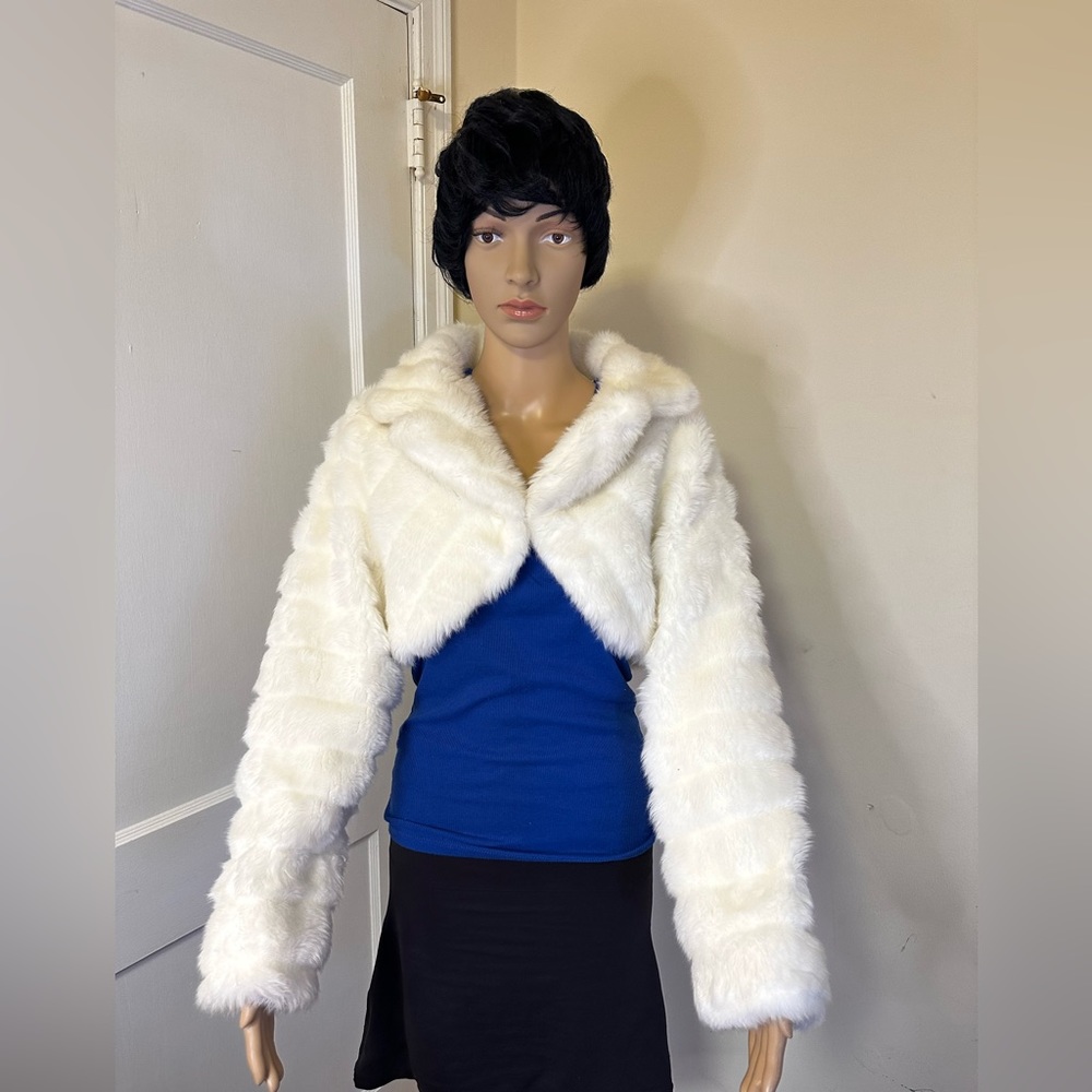 NWOT - Last Kiss - White Faux Fur Coat - Size M - Picture 9 of 14